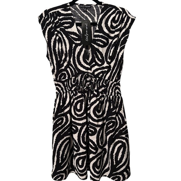 Women's Black & White Abstract Print Dress V Neck NWT Size PM - Picture 2 of 6